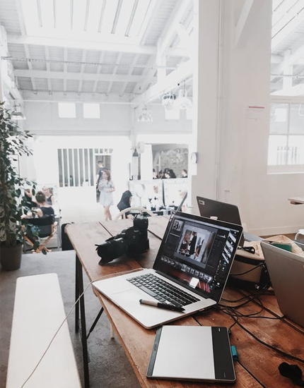 business-people-in-office-5HLCX4S